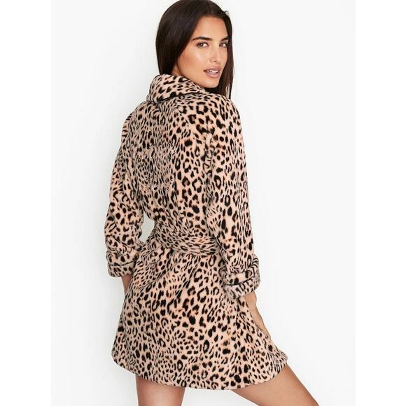 Victoria's Secret Leopard Print Embroidered Logo Plush Cozy Short Robe XS/S - Picture 1 of 11